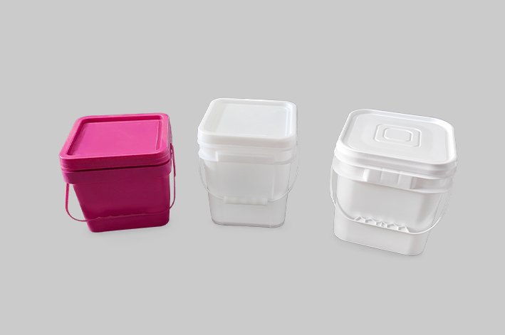 Square plastic bucket
