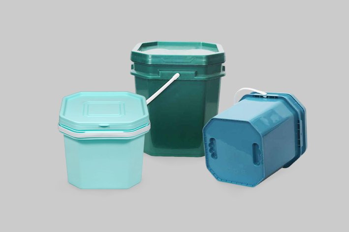 Octagonal plastic bucket