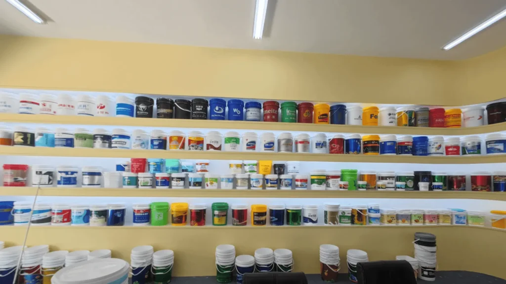 Plastic pail sample room