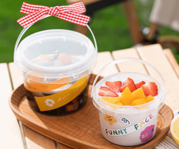 16ozClearPlasticBucketWithLid_Handle-withdrink