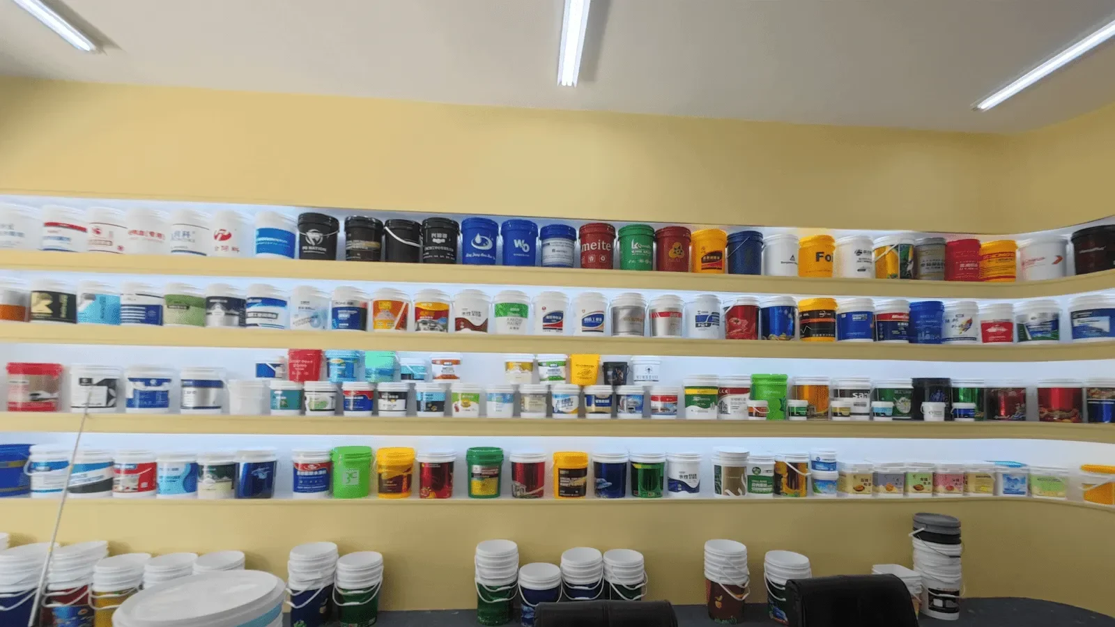 Plastic pail sample room
