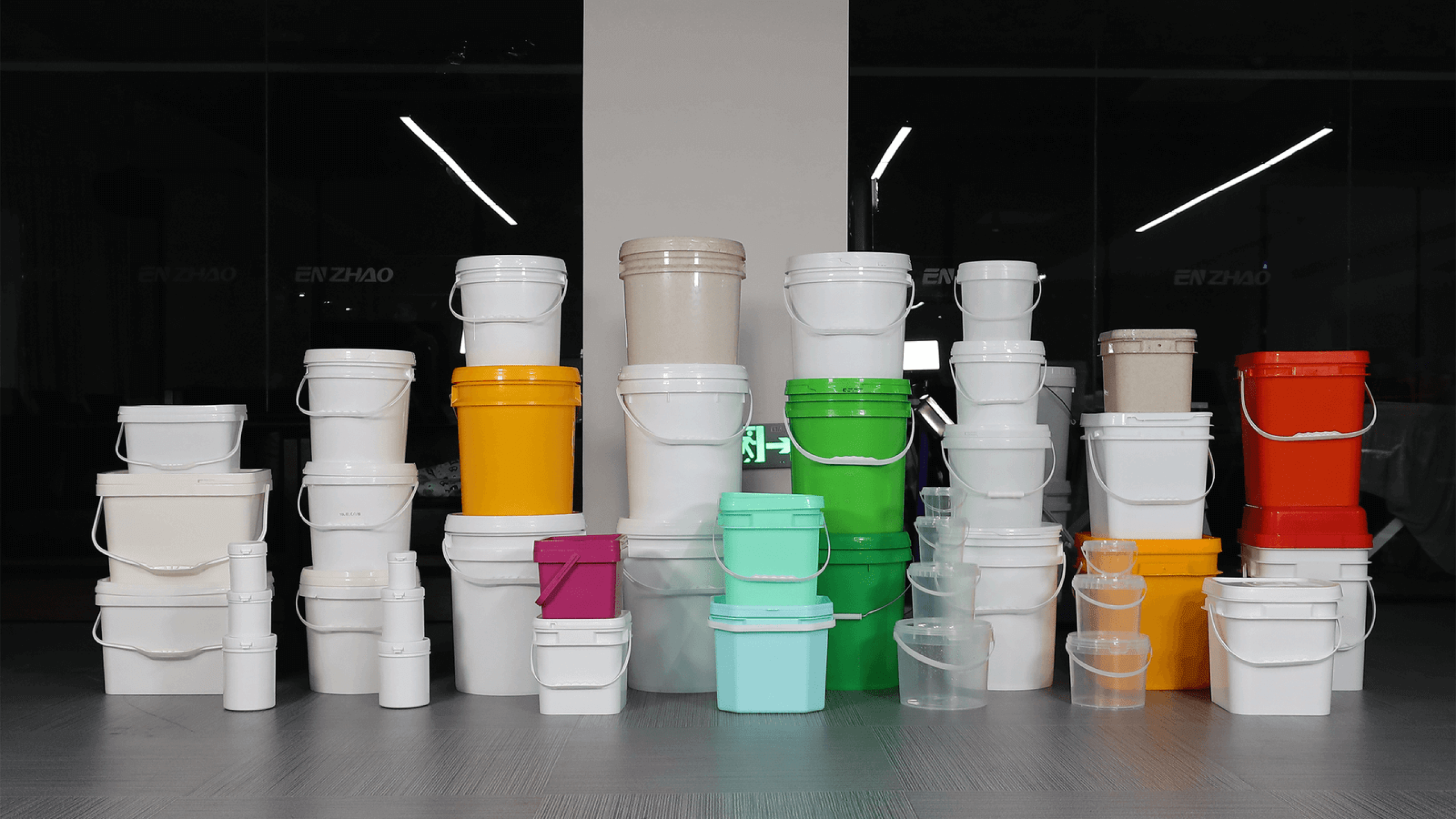 Various-models-of-plastic-pail-display
